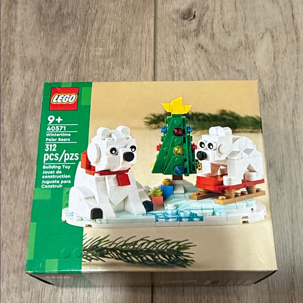Lego Wintertime Polar Bears Holiday Scene - White, Green, Red